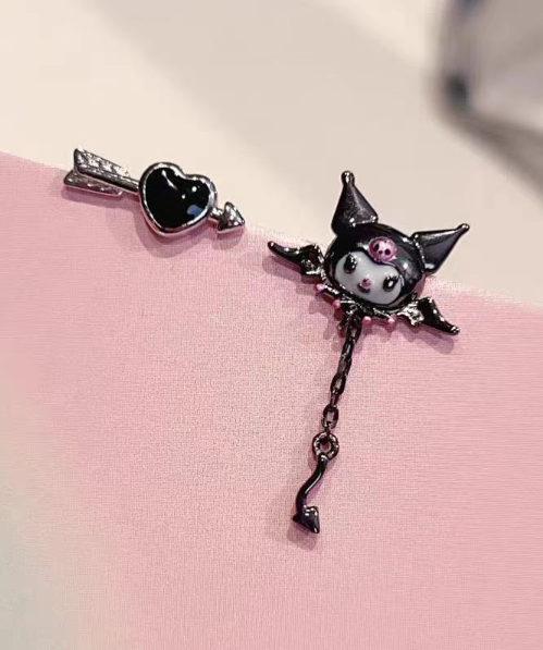 Готические серьги гвоздики пусеты с цепочкой Kuromi (Куроми) ,Hello Kitty, My Melody , Геншин Импакт Genshin Impact аниме корейский стиль y2k kpop черный (AN)21204 - изображение 4
