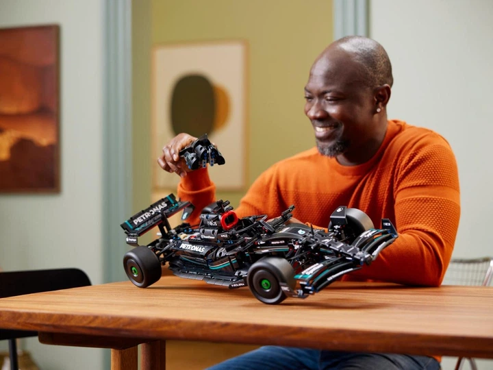 Конструктор Lego Technic Мерседес АМГ Ф1 В14 Перформанс 42171 - изображение 8