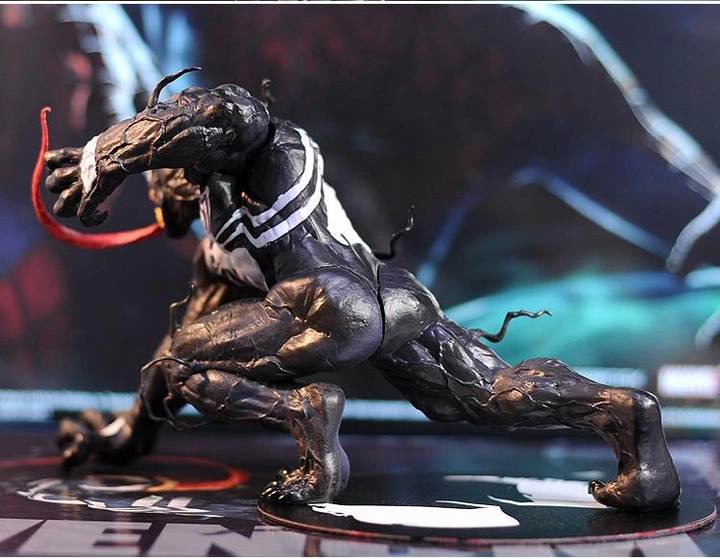 Статуэтка (фигурка) Venom с языком 14 см из ПВХ пластика на подставке - Фото 3 Статуэтка (фигурка) Venom с языком 14 см из ПВХ пластика на подставке - изображение 3
