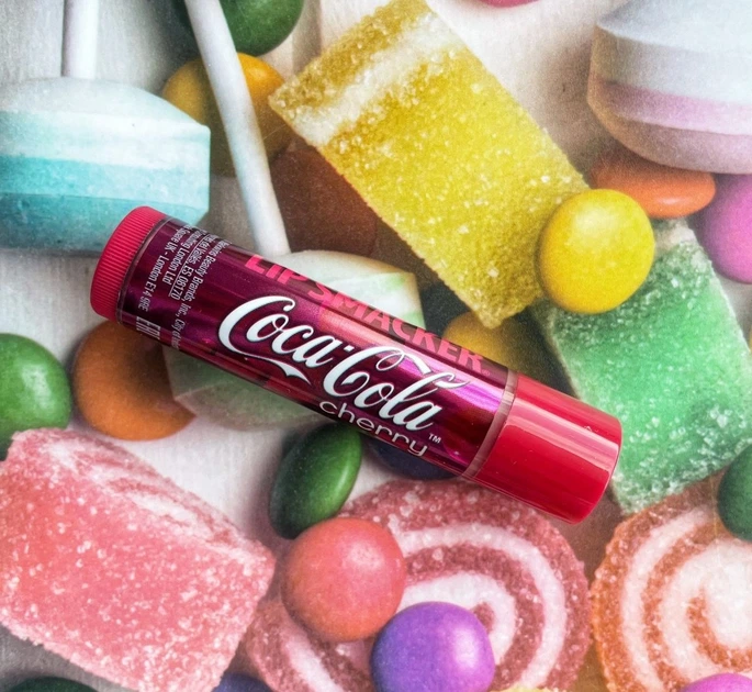 Набор бальзамов для губ Lip Smacker Coca-Cola 8шт (8х4г) - Фото 3 Набор бальзамов для губ Lip Smacker Coca-Cola 8шт (8х4г) - изображение 3