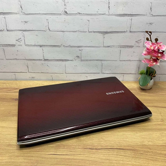 Ноутбук Samsung E372 / 17.3" (1600x900) TN / Intel Core i3-370M (2 (4) ядра по 2.4 GHz) / 4 GB DDR3 / 128 GB SSD / Intel HD Graphics / WebCam б/в - Фото 5 Ноутбук Samsung E372 / 17.3" (1600x900) TN / Intel Core i3-370M (2 (4) ядра по 2.4 GHz) / 4 GB DDR3 / 128 GB SSD / Intel HD Graphics / WebCam б/в - зображення 5