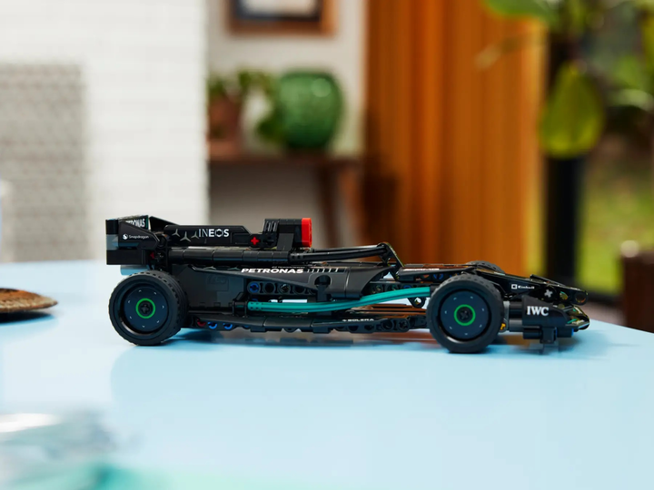 Zestaw klocków LEGO Technic Mercedes-AMG F1 W14 E Performance Pull-Back 240 elementów (42165) - obraz 7