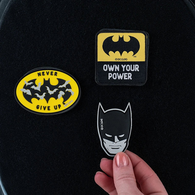 Набір бейджів на липучці Kite DC Comics Batman Чорний з жовтим х 3 шт (DC24-3012-1) - Фото 4 Набір бейджів на липучці Kite DC Comics Batman Чорний з жовтим х 3 шт (DC24-3012-1) - зображення 4