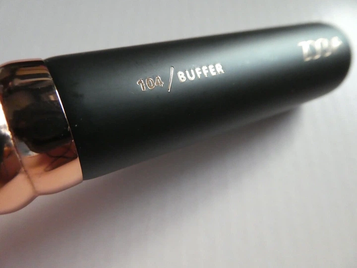Кисть для тонального средства и пудры Zoeva 104 Buffer brush - изображение 7