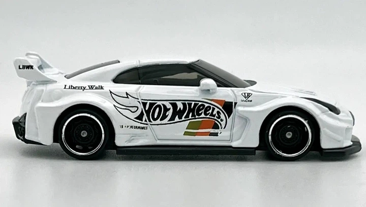 Машинка Hot Wheels Liberty Walk LB-Silhouette Works GT Nissan 35GT