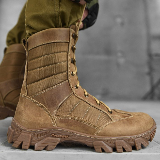 Мужские демисезонные Ботинки на протекторной резиновой подошве / Кожаные высокие Берцы коричневые размер 40 - изображение 1