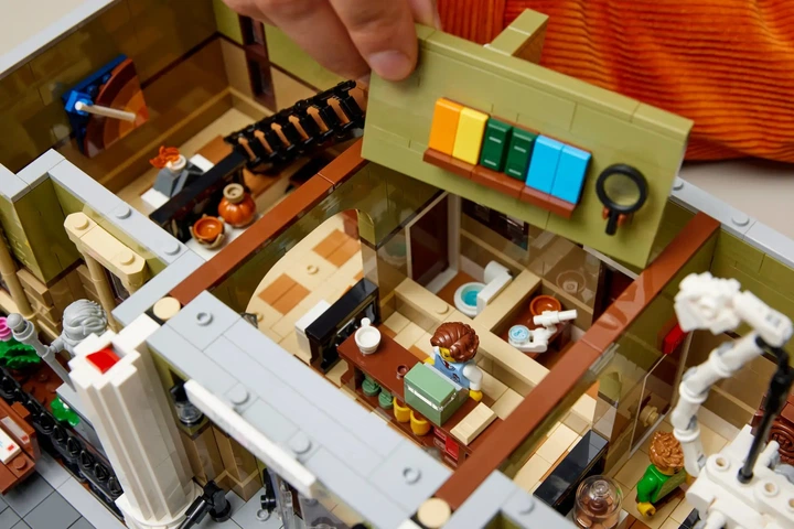 Конструктор LEGO Icons Музей Естественной Истории 4014 деталей (10326) - Фото 12 Конструктор LEGO Icons Музей Естественной Истории 4014 деталей (10326) - изображение 12