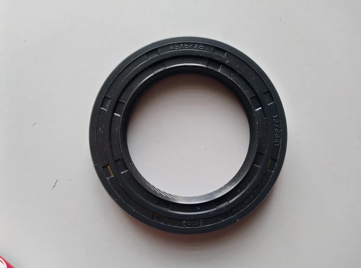 Сальник коленвала ELRING 914.924 MERCEDES OM601- 612 45x67x8 - изображение 2