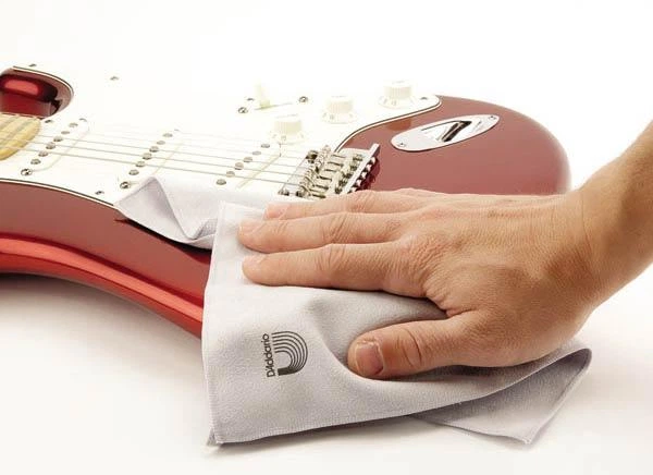 Тканевая салфетка для полировки гитары D'Addario PW-MPC Micro-Fiber Polishing Cloth - Фото 2 Тканевая салфетка для полировки гитары D'Addario PW-MPC Micro-Fiber Polishing Cloth - изображение 2