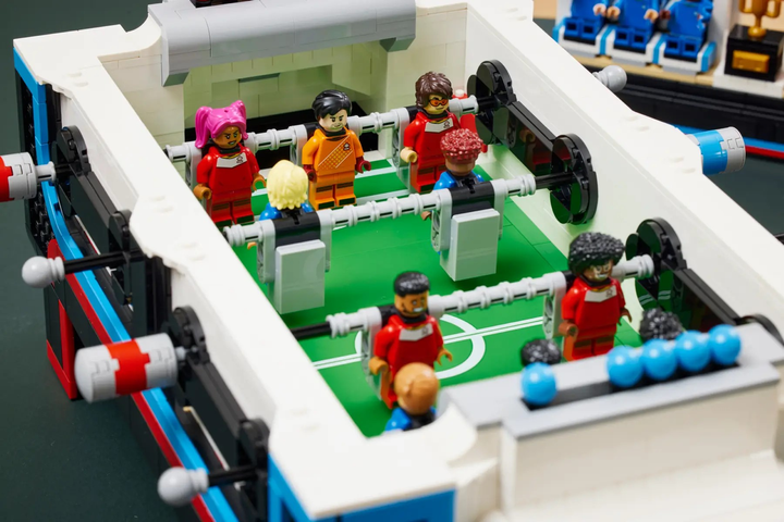 Конструктор LEGO Ideas Tischkicker 2339 деталей (21337) - зображення 10