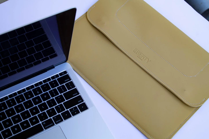 Шкіряна сумка-чохол для ноутбука 13" Apple / Asus / Dell / Lenovo / HP / Honor / Acer / Huawei / Xiaomi - (LC-15) - Жовтий - изображение 8