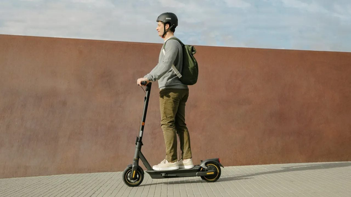 Hulajnoga elektryczna Segway Ninebot MAX G2 D Czarna (AA.00.NEW0.18) - obraz 8