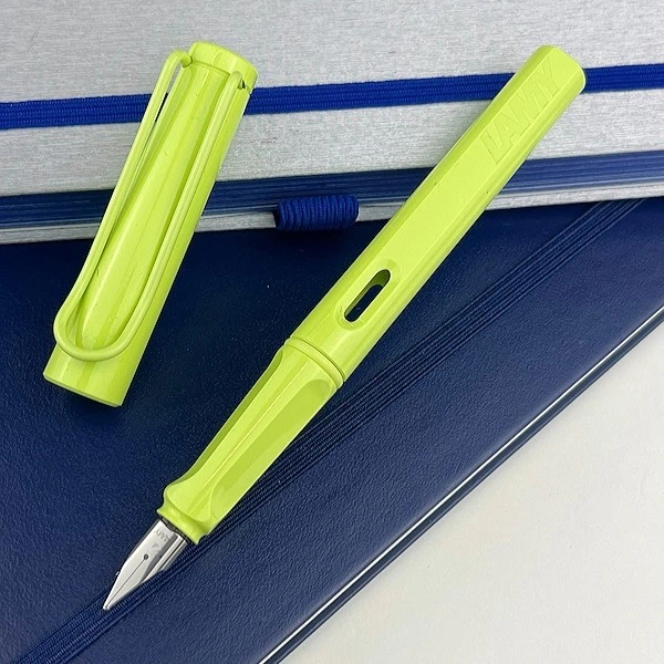Чорнильна ручка Lamy Safari Pastel Spring Green весняно-зелена перо F (тонке) - Фото 4 Чорнильна ручка Lamy Safari Pastel Spring Green весняно-зелена перо F (тонке) - изображение 4