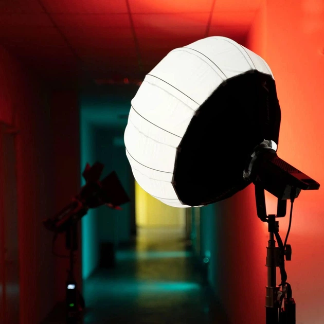 Сферический софтбокс - шар Profi-light SH 65 (Lantern Ball) 65 см с байонетом Bowens - Фото 2 Сферический софтбокс - шар Profi-light SH 65 (Lantern Ball) 65 см с байонетом Bowens - изображение 2
