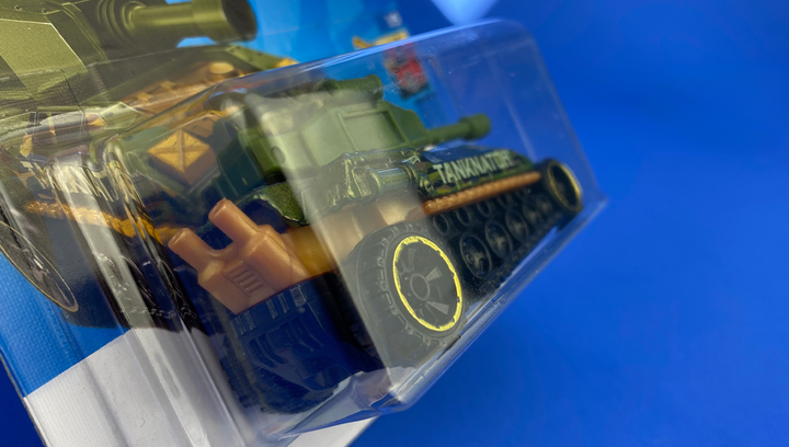 Машинка Базовая Hot Wheels Tanknator Netflix Ride-Ons 1:64 HTC39 Green - изображение 4