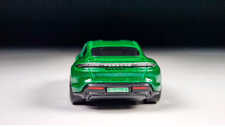 Машинка Базова Hot Wheels Porsche Taycan Turbo S Factory Fresh 1:64 HKJ31 Green 1шт - зображення 7