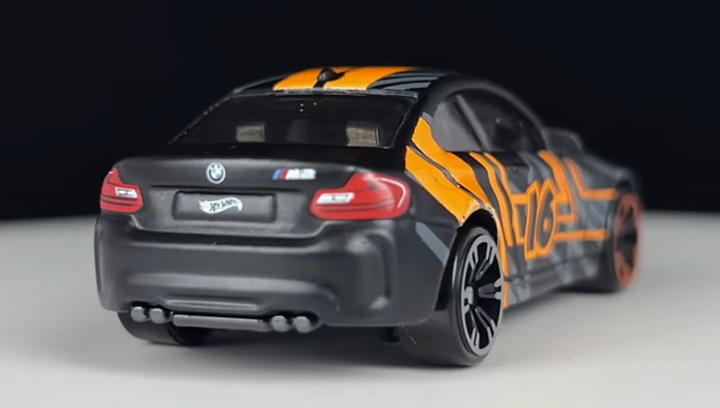 Тематична Машинка Hot Wheels 2016 BMW M2 Neon Speeders 1:64 HLH72