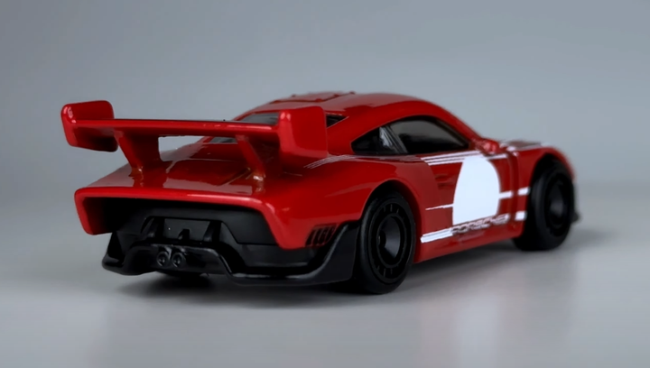 Машинка Premium Hot Wheels Porsche 935 Boulevard 1:64 GJT68/HKF36