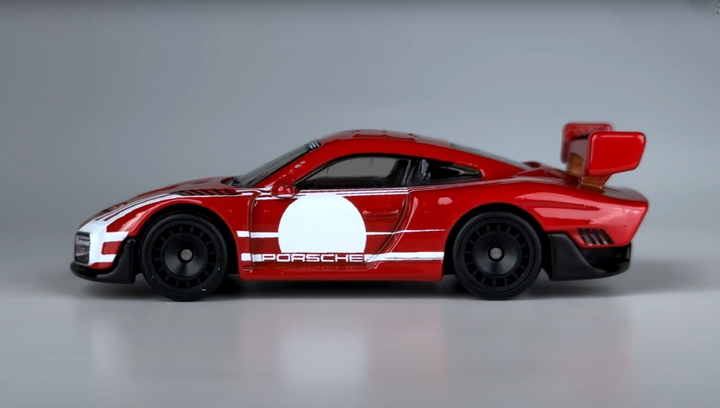 Машинка Premium Hot Wheels Porsche 935 Boulevard 1:64 GJT68/HKF36