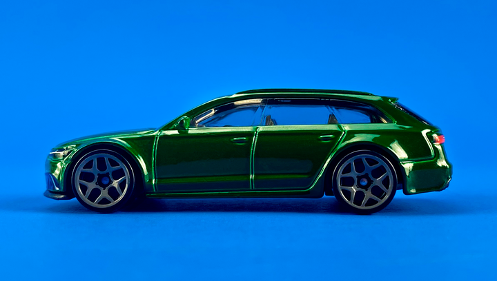 Машинка Базова Hot Wheels '17 Audi RS 6 Avant Wagons 1:64 HKH69