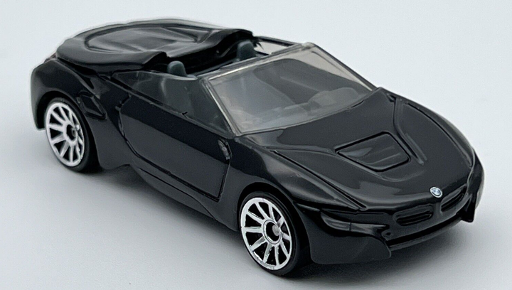 Машинка Базова Hot Wheels BMW i8 Roadster Roadsters 1:64 HKK13