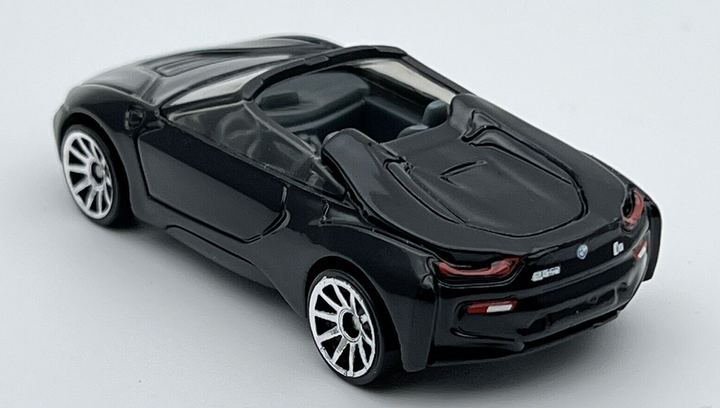 Машинка Базова Hot Wheels BMW i8 Roadster Roadsters 1:64 HKK13
