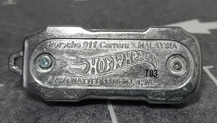 Машинка Базовая Hot Wheels Porsche Porsche 911 Carrera Keychain