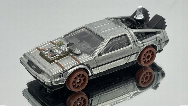 Машинка Premium Hot Wheels Back to the Future Time Machine - 1955