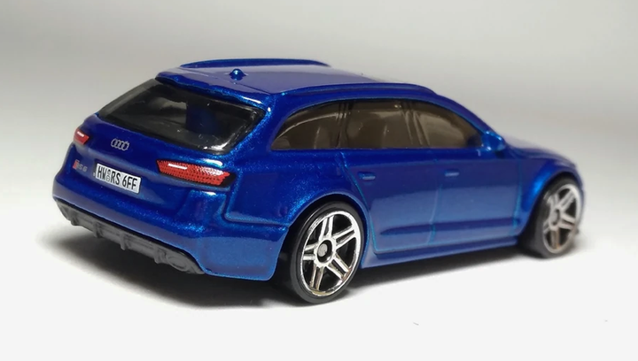 Машинка Базовая Hot Wheels '17 Audi RS 6 Avant Factory Fresh 1:64 FYC11 Metallic Blue 1шт - изображение 4
