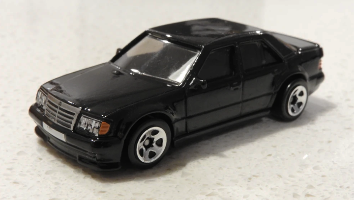 Машинка Базовая Hot Wheels Mercedes-Benz 500 E Factory Fresh 1:64