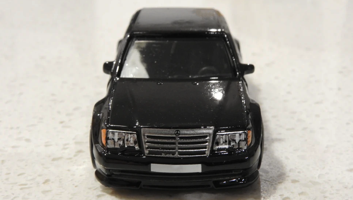 Машинка Базовая Hot Wheels Mercedes-Benz 500 E Factory Fresh 1:64