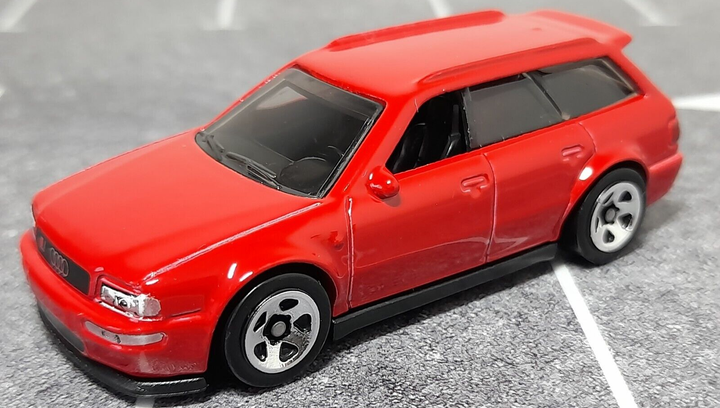 Машинка Базовая Hot Wheels '94 Audi Avant RS2 Factory Fresh 1:64