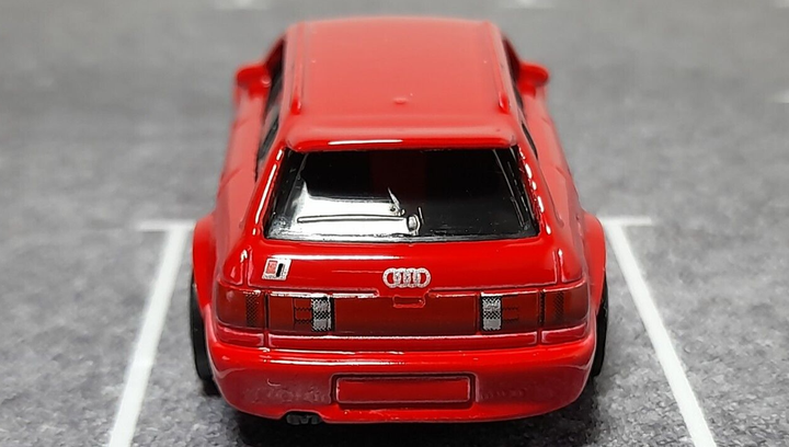 Машинка Базовая Hot Wheels '94 Audi Avant RS2 Factory Fresh 1:64