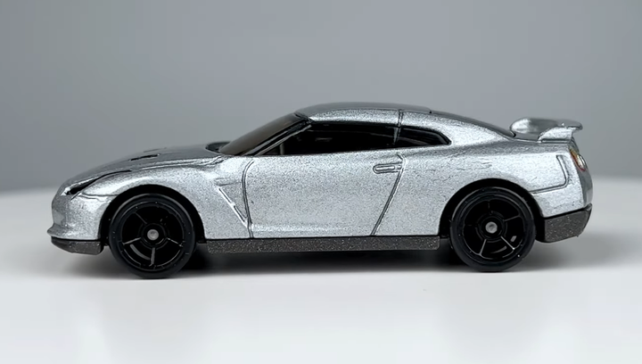 ホットウィール　2009 NISSAN GT-R Тематическая Машинка Hot Wheels 2009 Nissan GT-R Fast & Furious 1