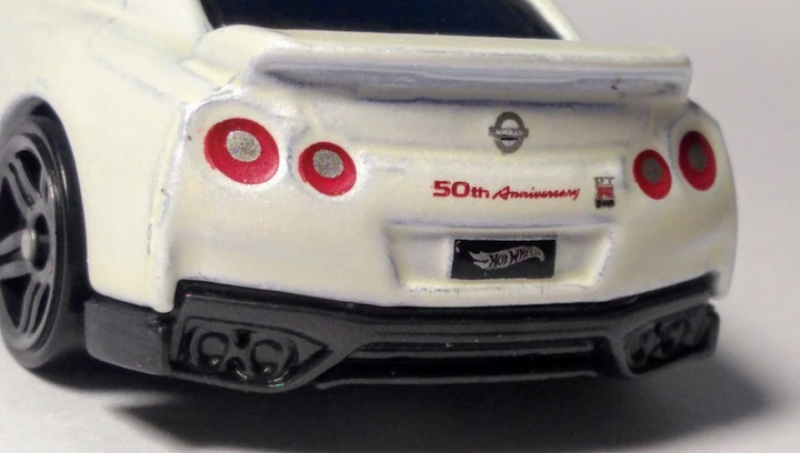 Машинка Базовая Hot Wheels '17 Nissan GT-R (R35) 2020 Model 50