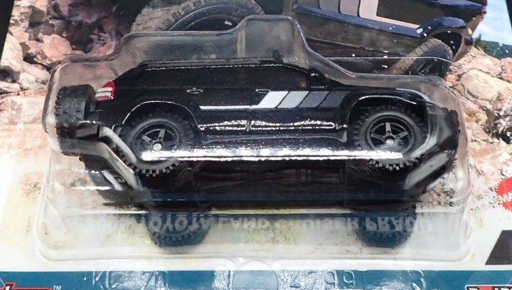 Машинка Premium Hot Wheels 2005 Toyota Land Cruiser Prado Chase