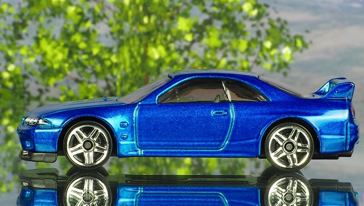 Машинка Базовая Hot Wheels Nissan Skyline GT-R R33 Then and Now 1