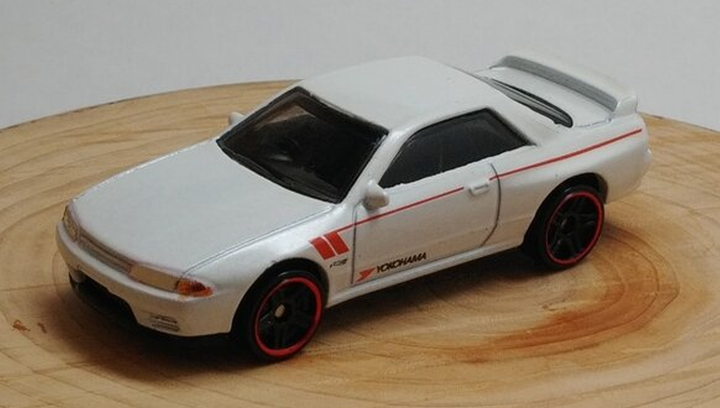 Машинка Базова Hot Wheels Skyline GT-R (BNR32) Yokohama Nissan 1