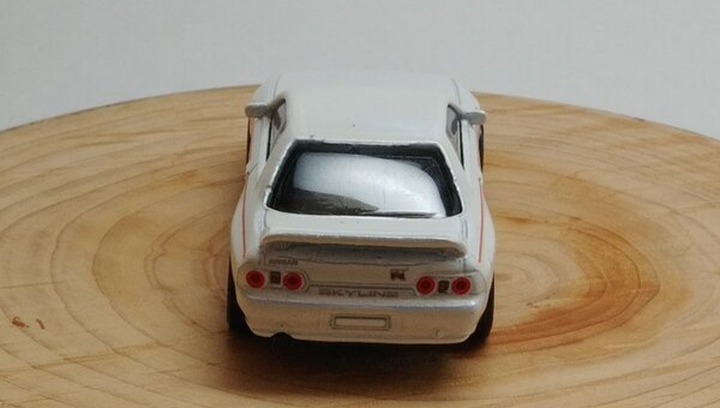 Машинка Базовая Hot Wheels Skyline GT-R (BNR32) Yokohama Nissan 1