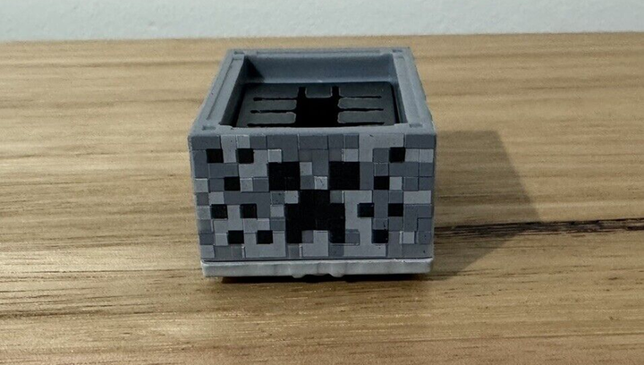 Машинка Базовая Hot Wheels Minecraft Screen Time 1:64 HTB38 Grey - изображение 4