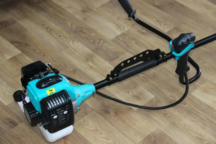Бензокоса Grand БГ-6500 Professional (4 насадок, ремінь-ранець, фіксатор обертів) - Фото 7 Бензокоса Grand БГ-6500 Professional (4 насадок, ремінь-ранець, фіксатор обертів) - зображення 7