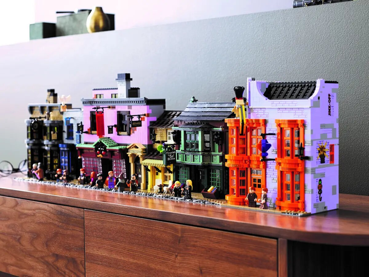 Zestaw klocków LEGO Harry Potter Ulica Pokątna 5544 elementów (75978) - obraz 14