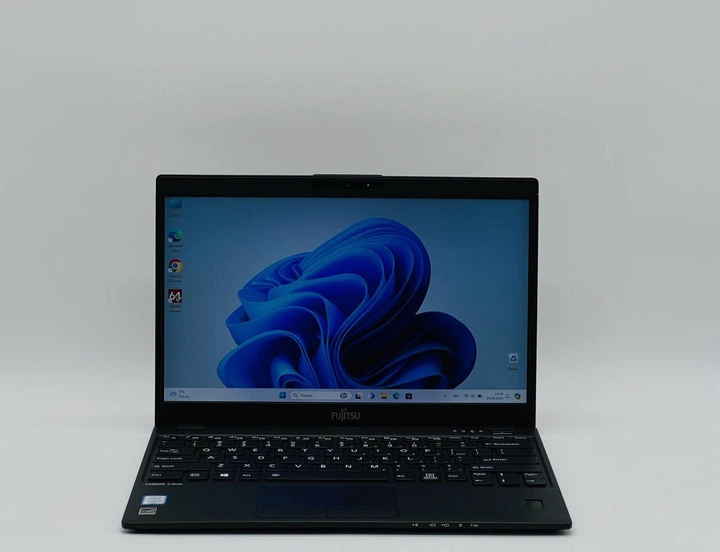 Core i5八世代◆4GB◆128GB◆富士通LIFEBOOK U939◆ Ноутбук-трансформер Fujitsu LifeBook U939 / 13.3