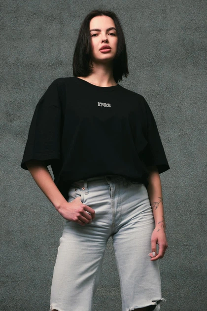 Жіноча Оверсайз Футболка З Принтом Without Dollar 2XL/3XL Black - Фото 1 Жіноча Оверсайз Футболка З Принтом Without Dollar 2XL/3XL Black - изображение 1