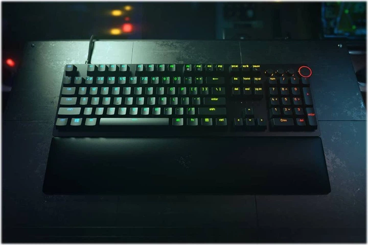 Klawiatura przewodowa Razer Huntsman V2 Optical Red Switch Nordic Layout Black (RZ03-03930600-R3N1) - obraz 3