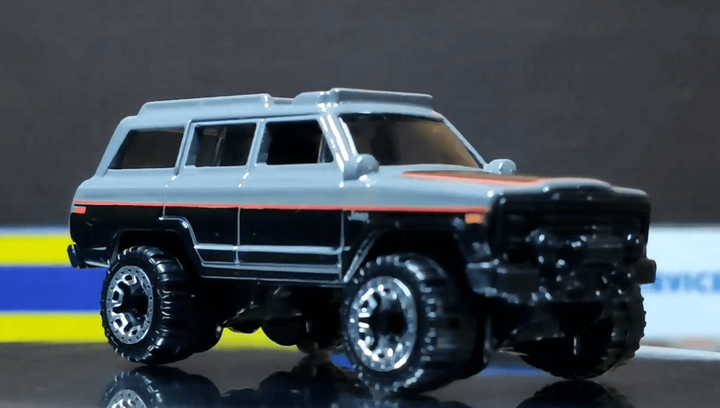 Машинка Базовая Hot Wheels '88 Jeep Wagoneer The `80S 1:64 HKG86 Dark Grey 1шт - изображение 3
