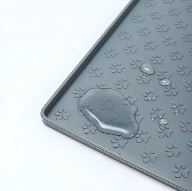 Силіконовий килимок під миску для собак та котів EcoToys сірий 48х30 см 800313 - Фото 3 Силіконовий килимок під миску для собак та котів EcoToys сірий 48х30 см 800313 - зображення 3
