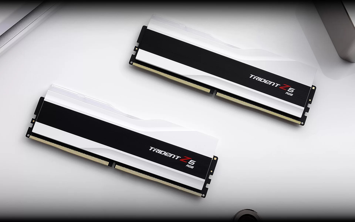 Оперативна пам'ять G.Skill DDR5-6400 32768 MB PC5-51200 (Kit of 2x16384) Trident Z5 RGB Silver (F5-6400J3239G16GX2-TZ5RS) - зображення 6