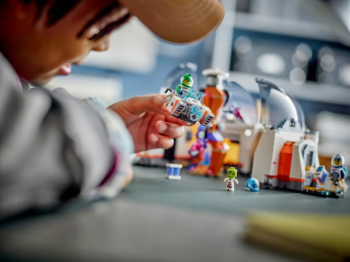 Конструктор LEGO City Лабораторія космічної науки 560 деталей (60439) - зображення 9