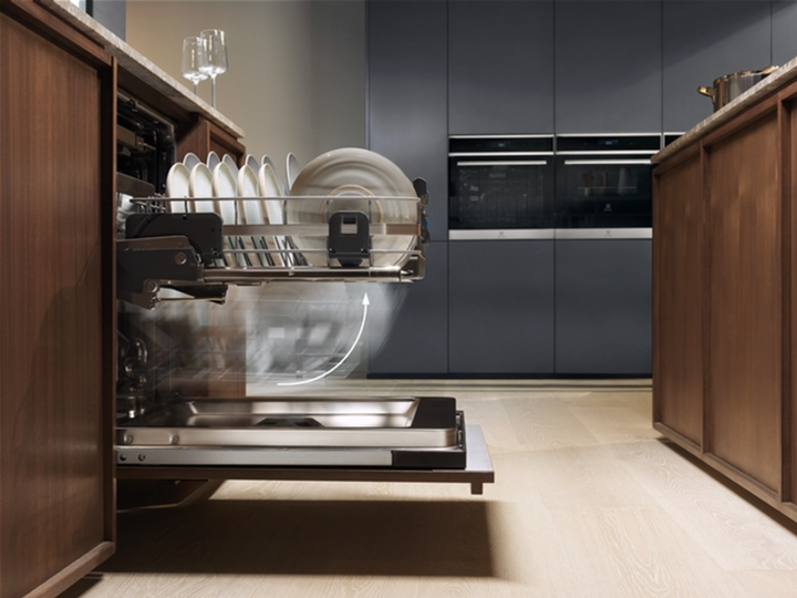 Посудомоечная машина Electrolux встраиваемая 13компл. A+++ 60см дисплей инвертор 3я корзина ComfortLift черный (EEC87310W) - Фото 3 Посудомоечная машина Electrolux встраиваемая 13компл. A+++ 60см дисплей инвертор 3я корзина ComfortLift черный (EEC87310W) - изображение 3